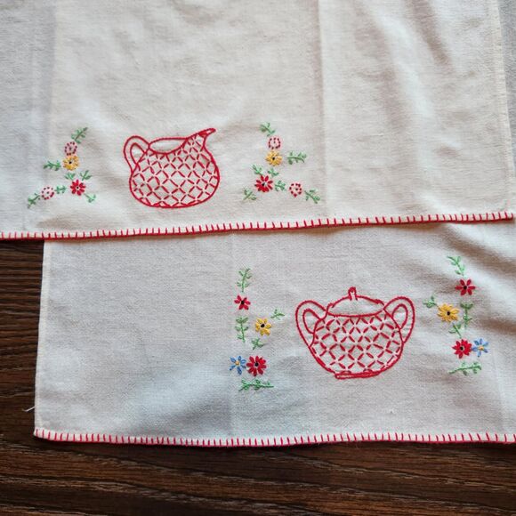 Embroidered VTG Hand Tea Towel Set of 2 Red Creamer Sugar Blanket Stitch Hem - Picture 2 of 10